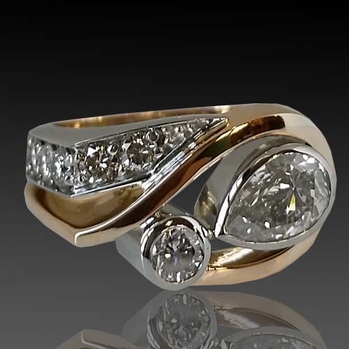 Anillo vintage irregular en oro y plata con circonita