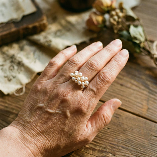 Anillo Vintage con Nido de Perlas