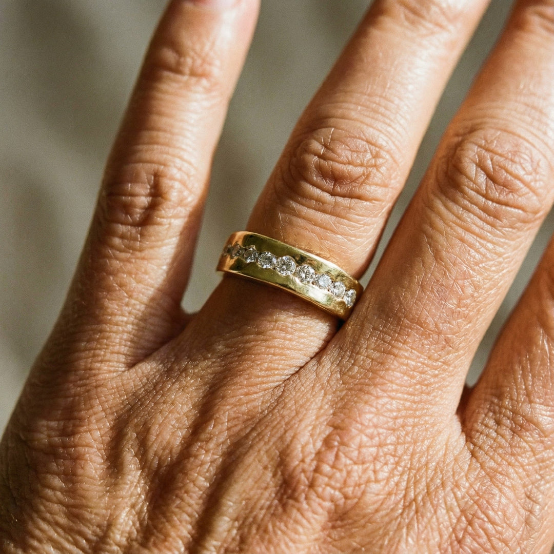 Anillo vintage en oro con circonita