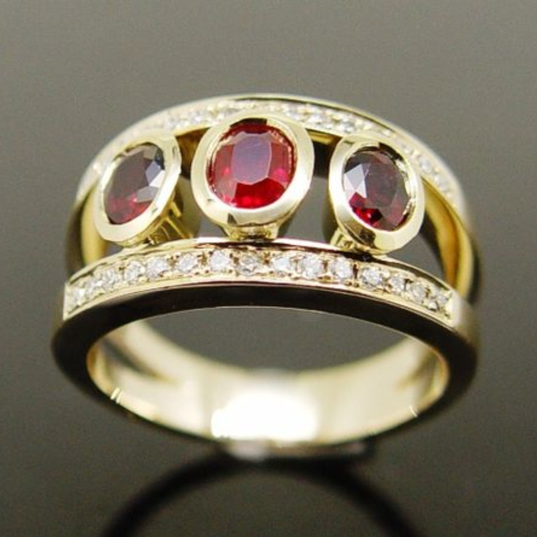 Anillo Vintage en Oro con Circonita Roja