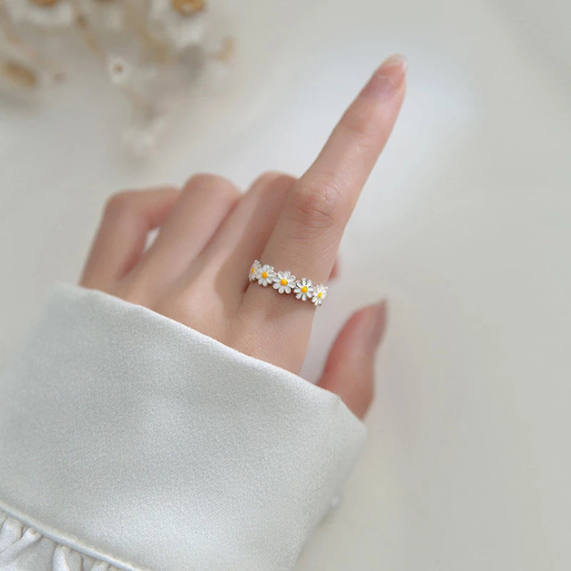 Anillo de plata en forma de margarita