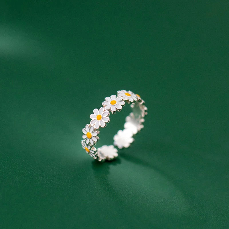 Anillo de plata en forma de margarita