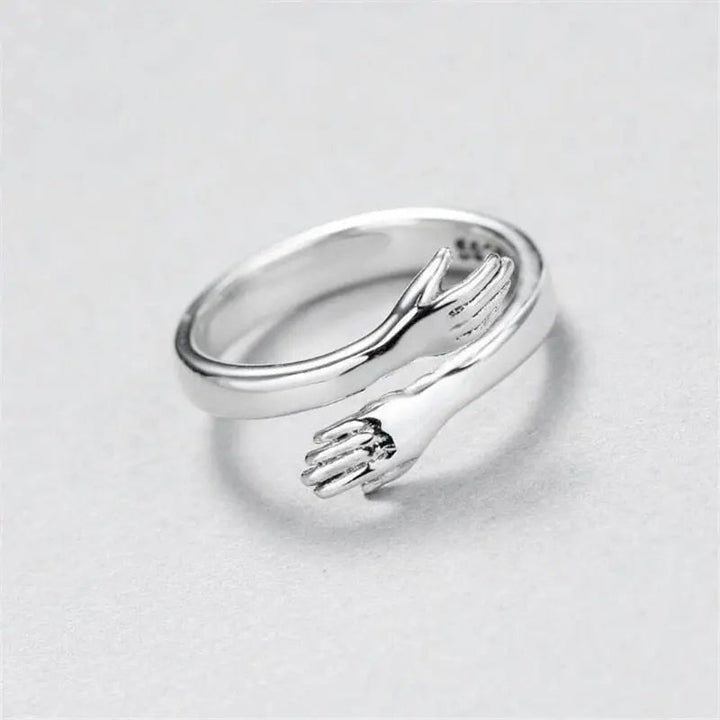 Anillo Ajustable Tipo Abrazo en Plateado
