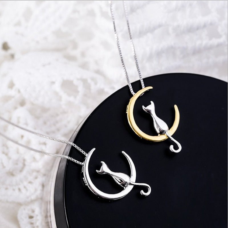 Elegantna Ogrlica z Rastočo Luno in Mačko