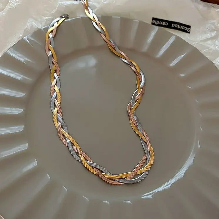 Eleganten Ovratnik v Zlati in Srebrni Barvi