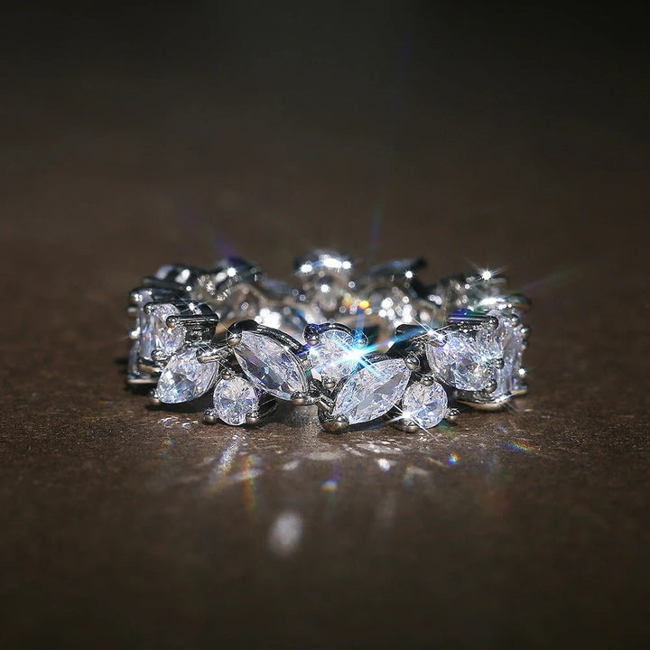 Vintage večni prstan z okroglimi in marquise diamanti