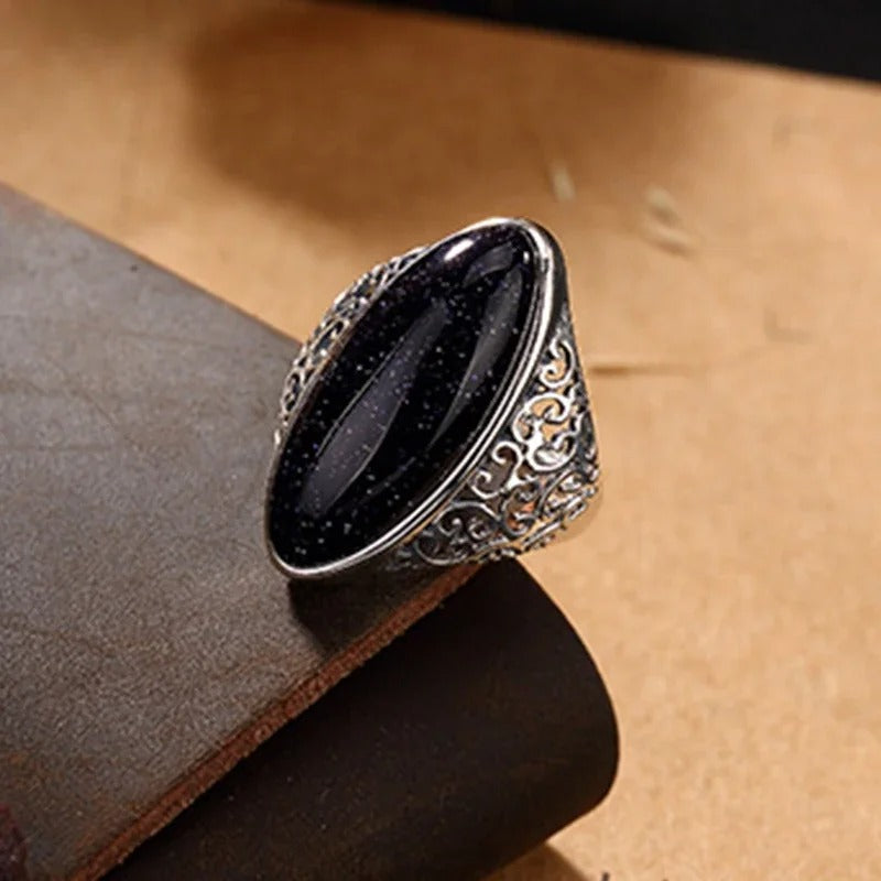 Anillo Ovalado Vintage de Plata con Piedra